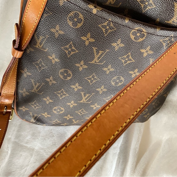 Authentic Louis Vuitton Odeon MM Monogram - Picture 12 of 16